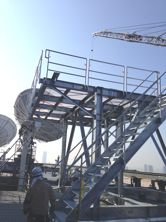NHK大阪放送会館CSアンテナ用架台整備工事　平成25年9月施工